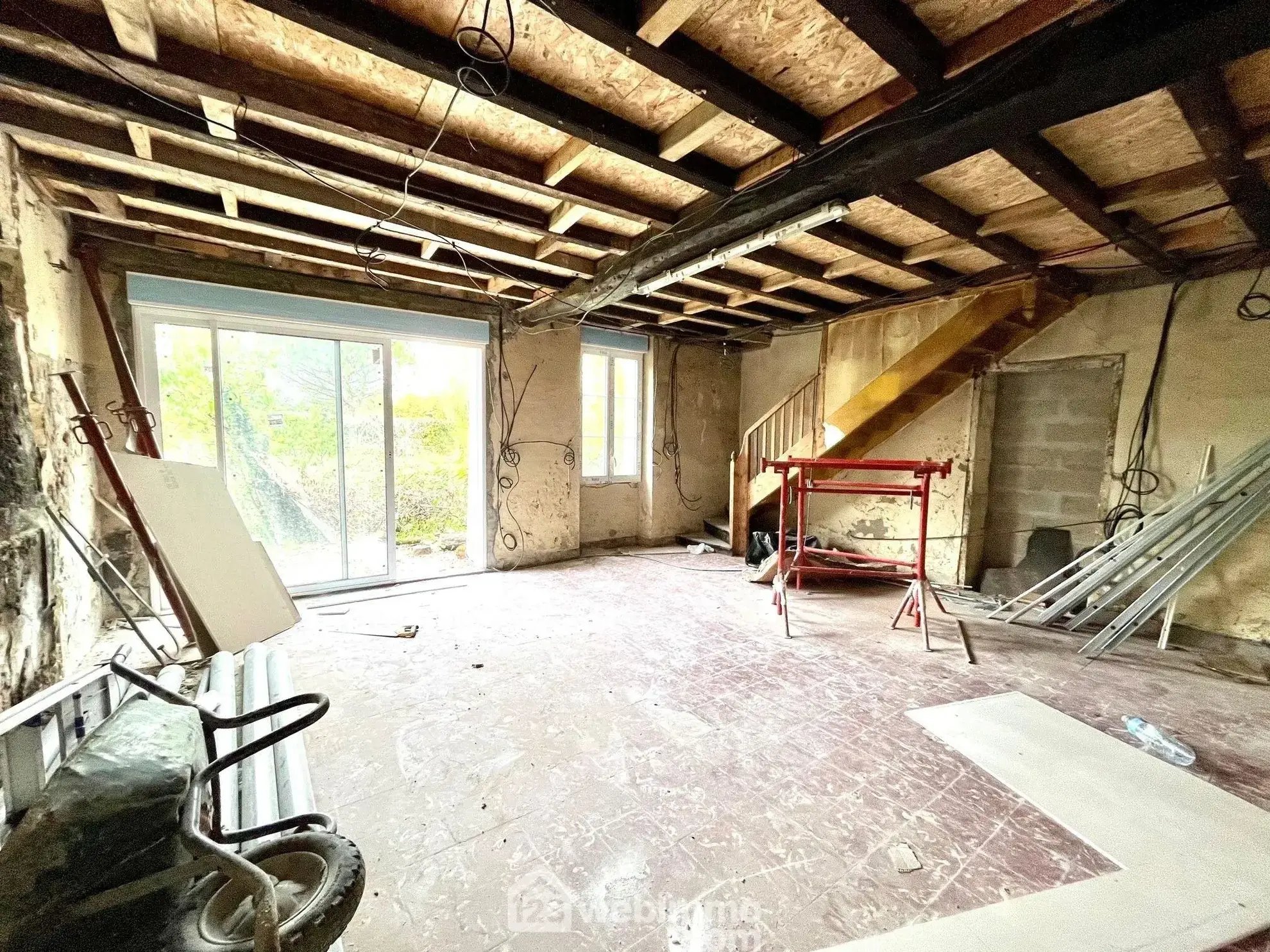 Maison à rénover de 130 m² avec jardin à Moulis-en-Médoc, idéal pour personnalisation 