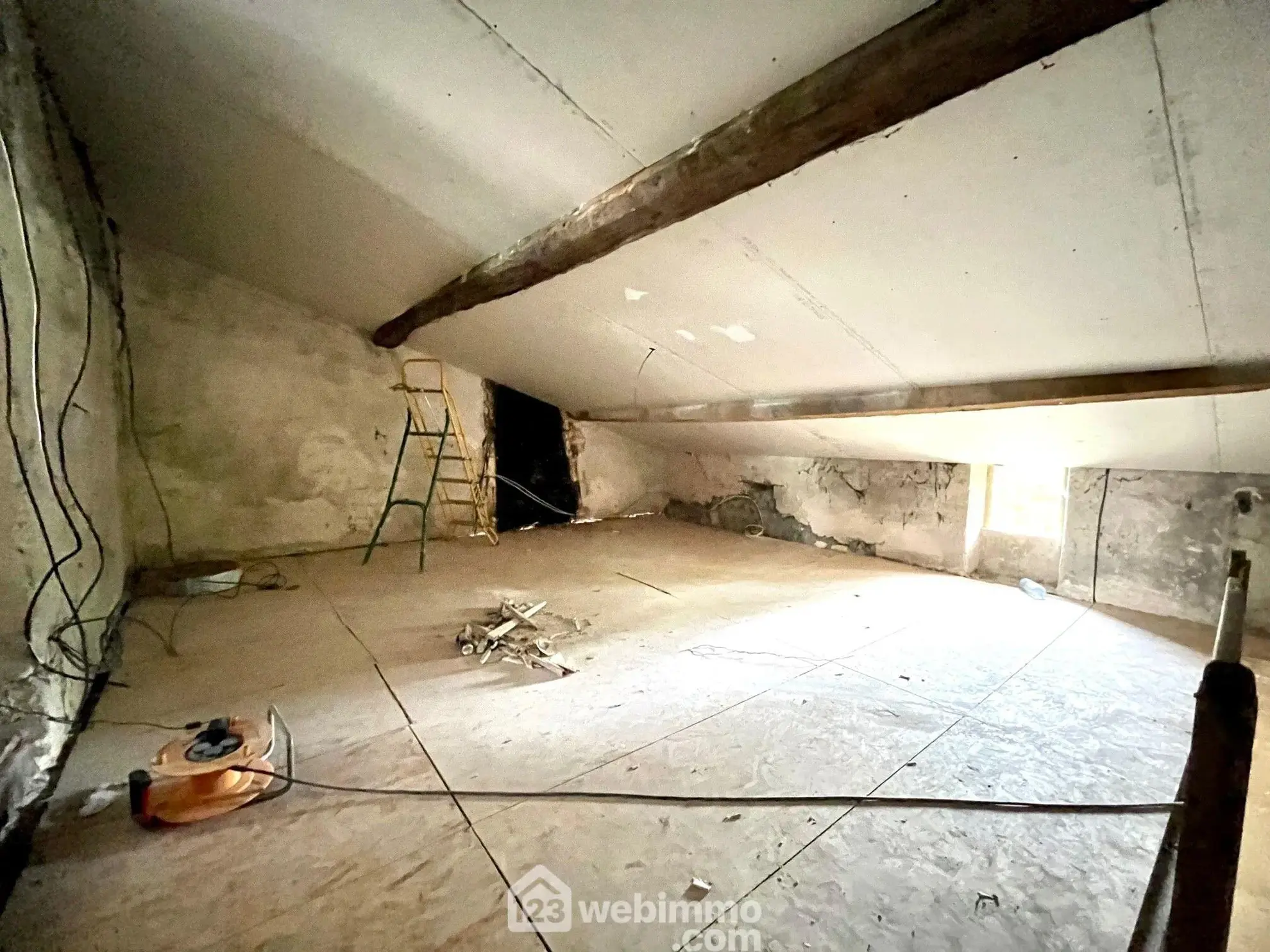 Maison à rénover de 130 m² avec jardin à Moulis-en-Médoc, idéal pour personnalisation 