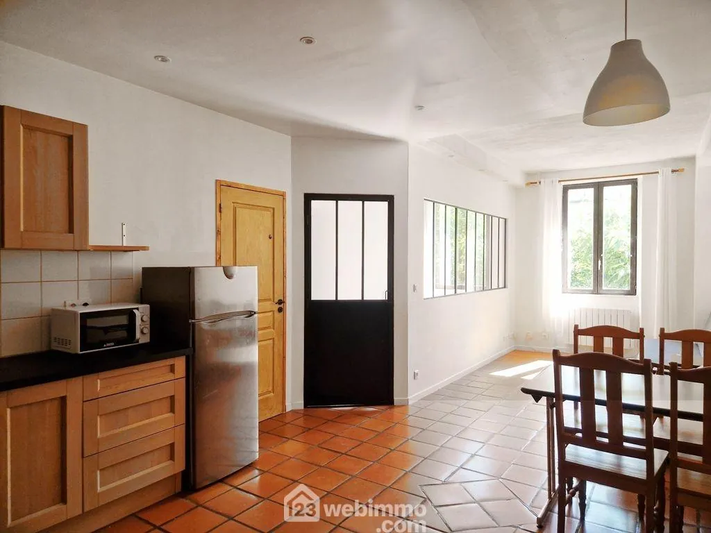Appartement T3 de 71 m² à Conflans avec vue sur la place centrale 