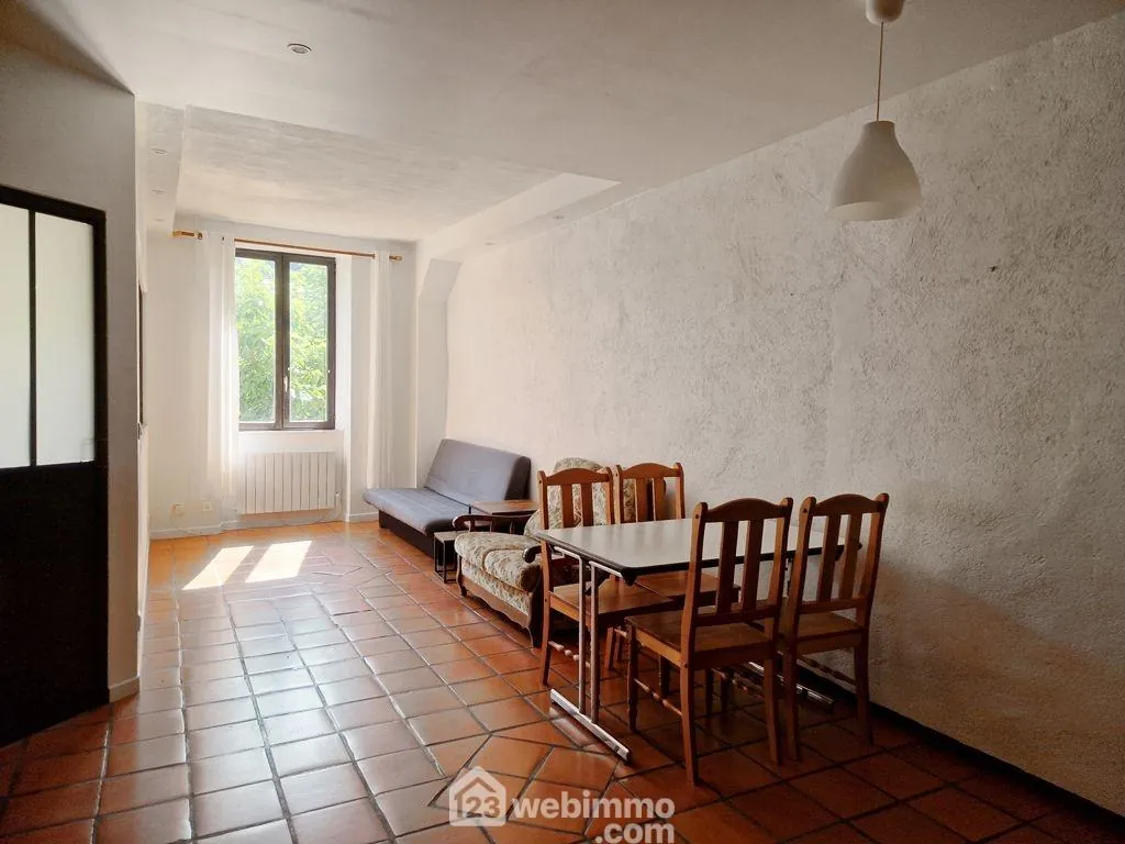Appartement T3 de 71 m² à Conflans avec vue sur la place centrale 
