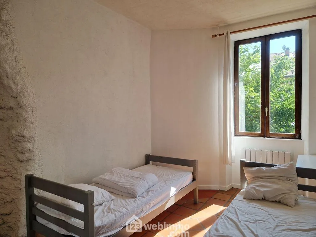 Appartement T3 de 71 m² à Conflans avec vue sur la place centrale 
