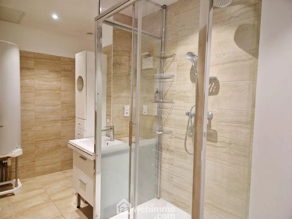 Appartement T3 de 71 m² à Conflans avec vue sur la place centrale 