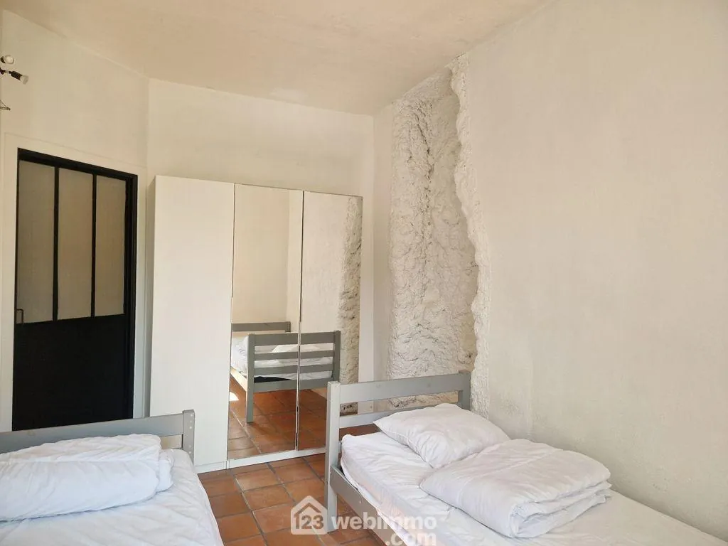 Appartement T3 de 71 m² à Conflans avec vue sur la place centrale 