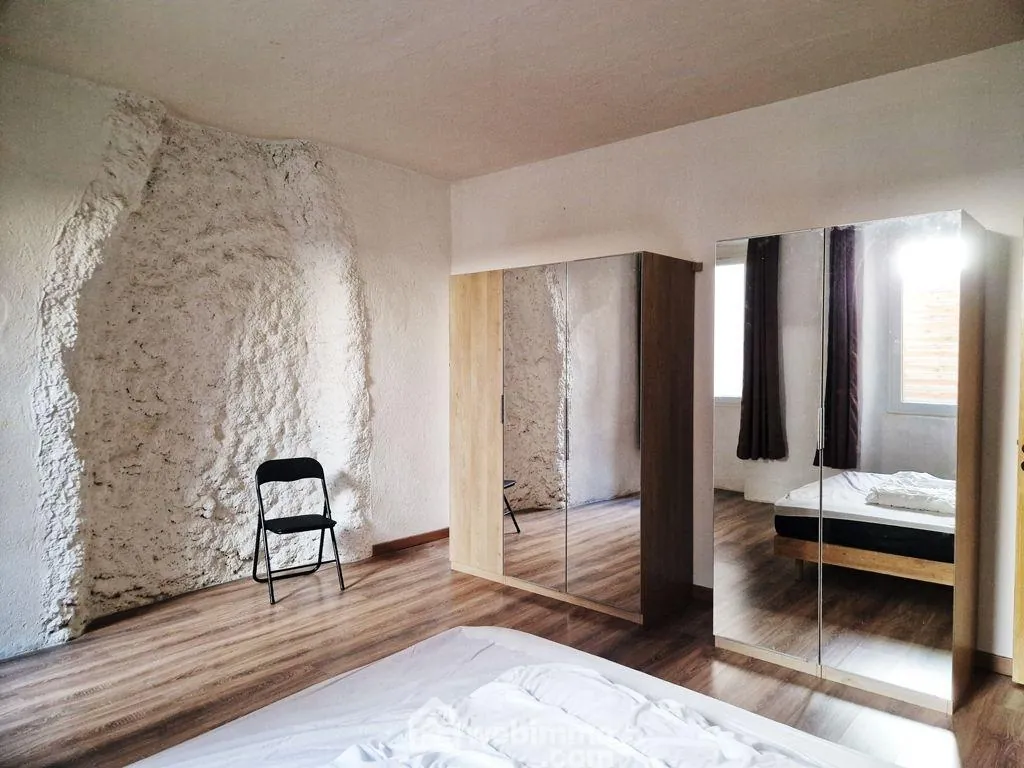 Appartement T3 de 71 m² à Conflans avec vue sur la place centrale 