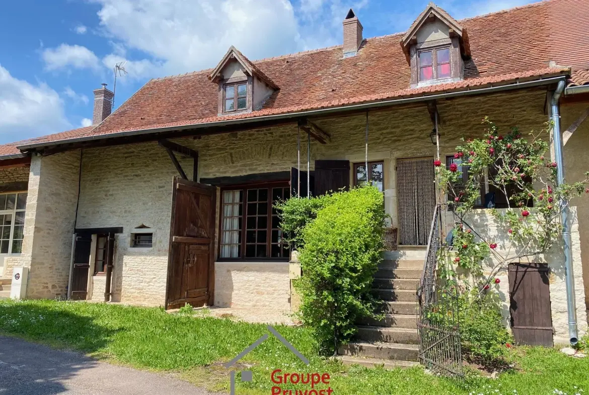 Maison de village à Cluny avec dépendance et jardin - 168 m² 