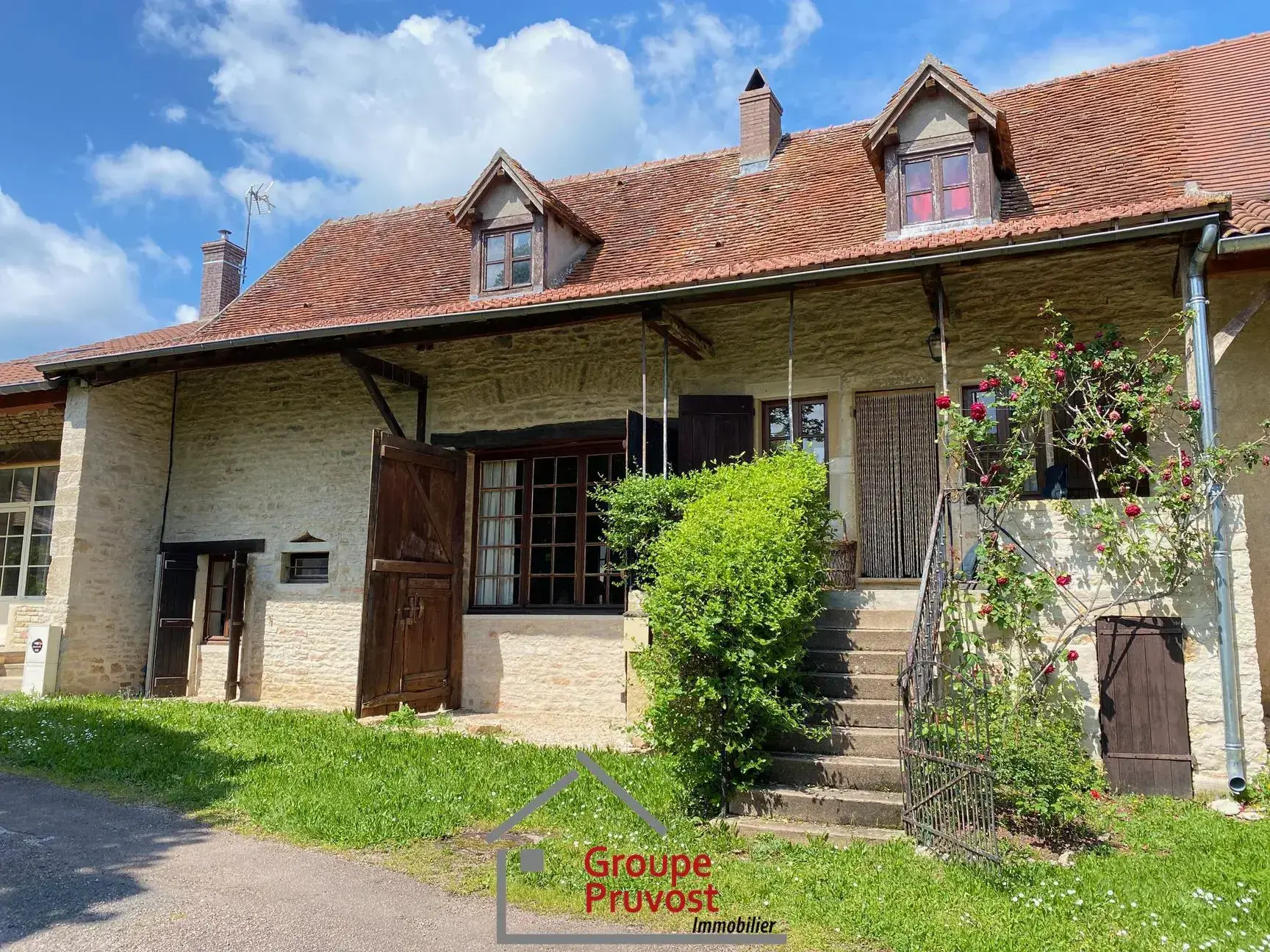 Maison de village à Cluny avec dépendance et jardin - 168 m² 