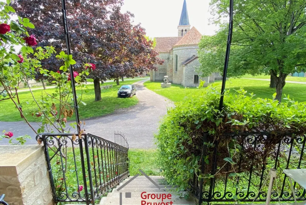 Maison de village à Cluny avec dépendance et jardin - 168 m² 