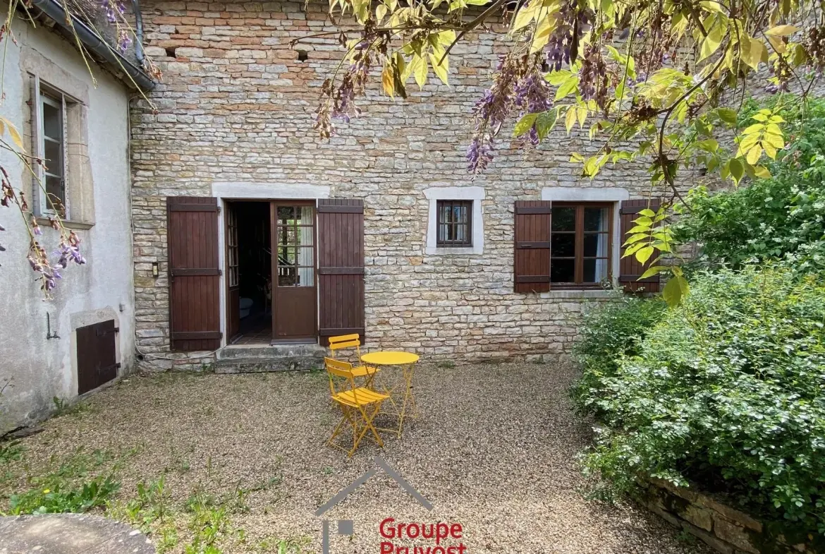 Maison de village à Cluny avec dépendance et jardin - 168 m² 