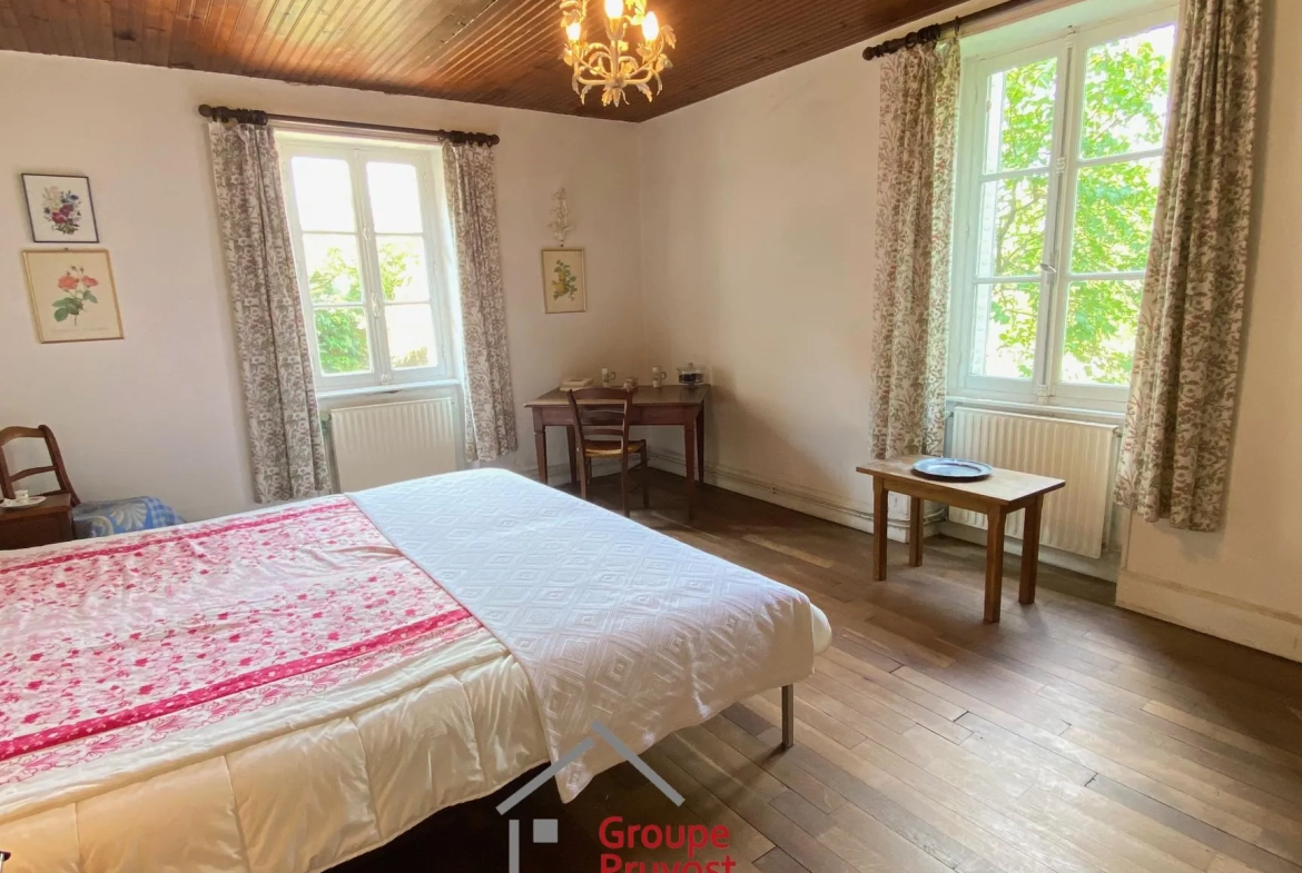 Maison de village à Cluny avec dépendance et jardin - 168 m² 