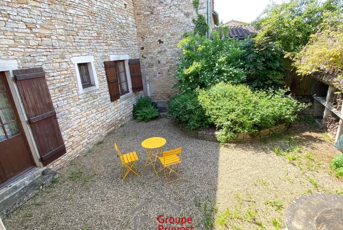 Maison de village à Cluny avec dépendance et jardin - 168 m² 