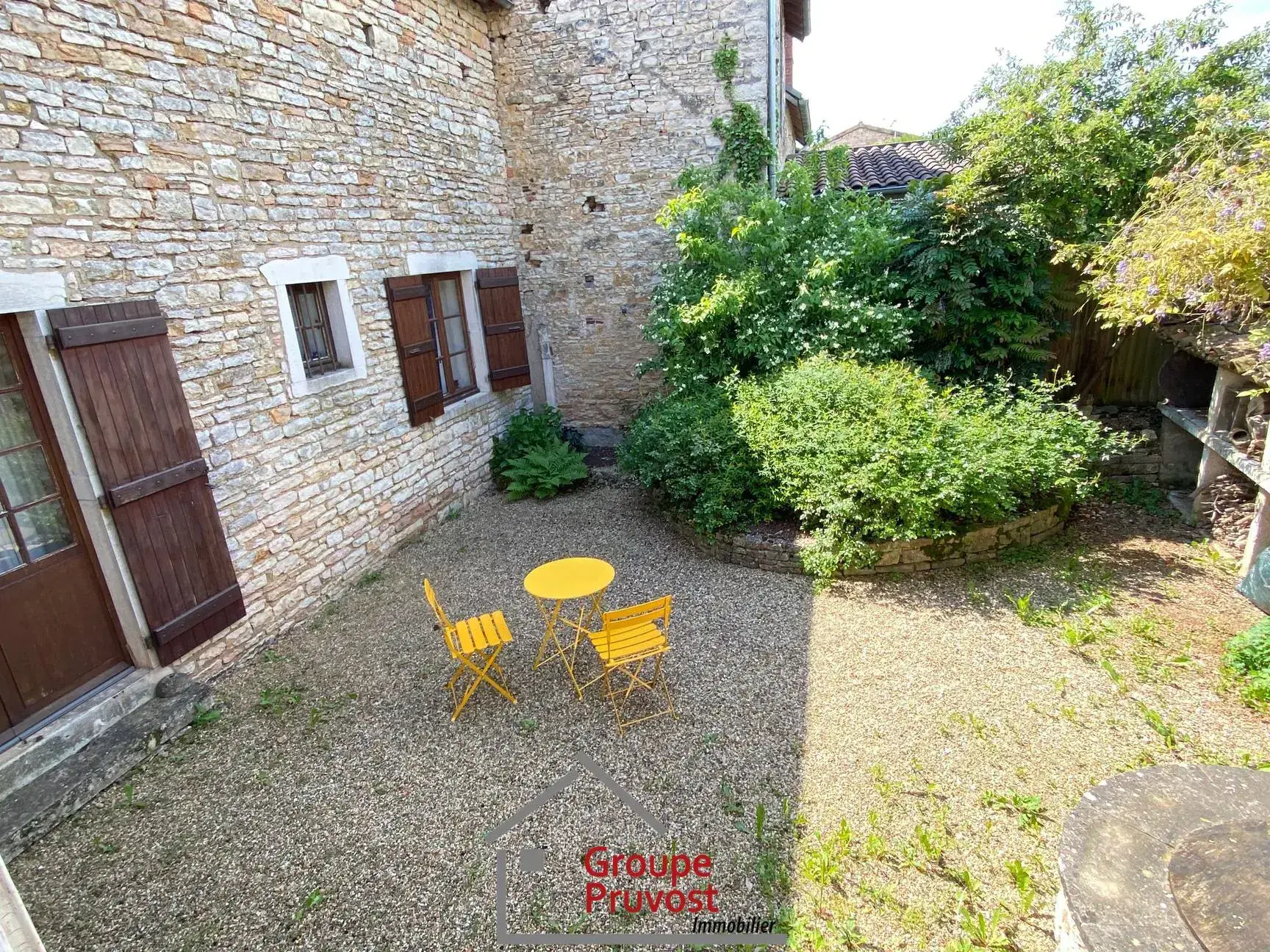 Maison de village à Cluny avec dépendance et jardin - 168 m² 