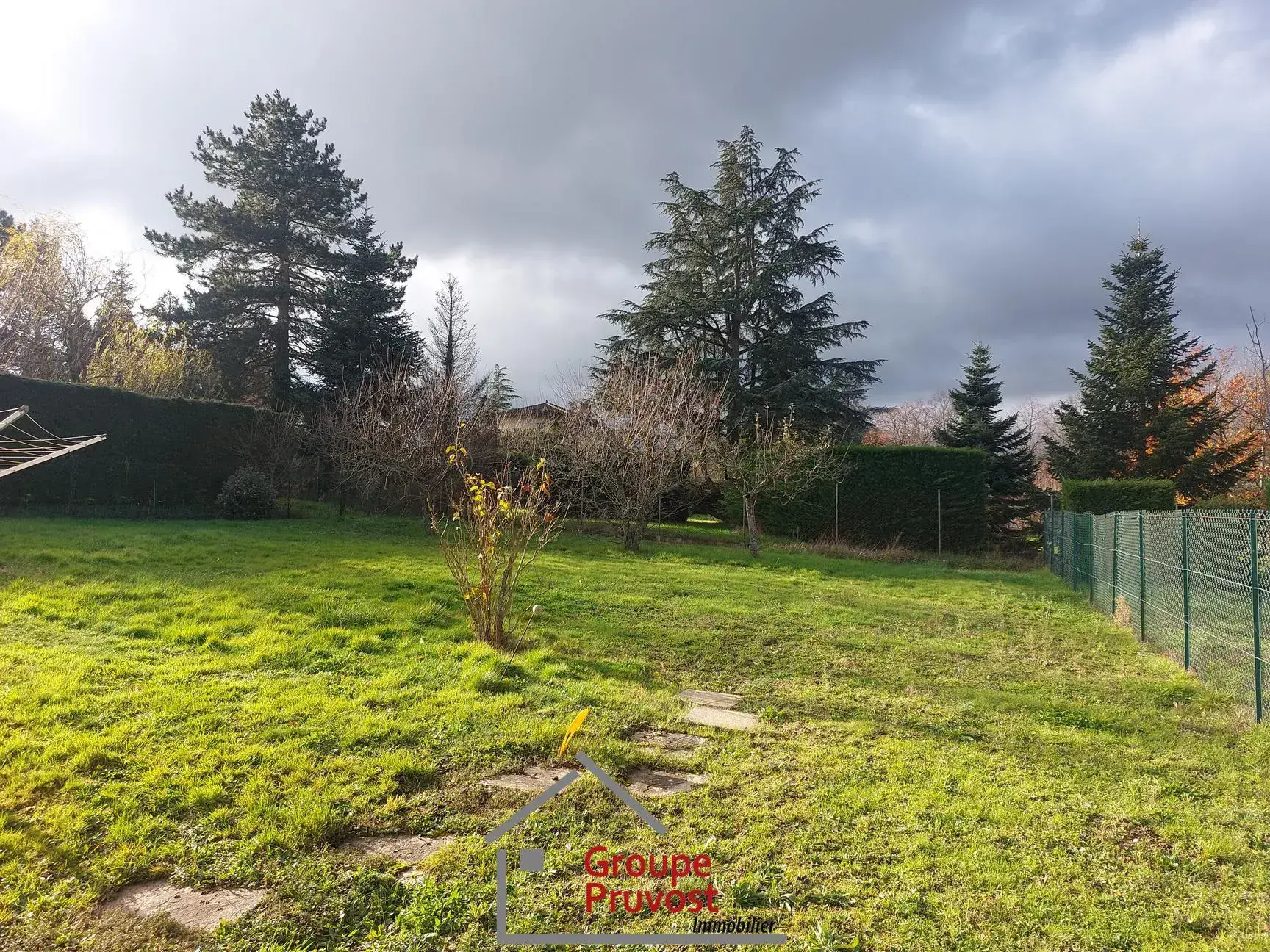 Terrain constructible de 517 m² à Grézieu-la-Varenne, proximité commerces 