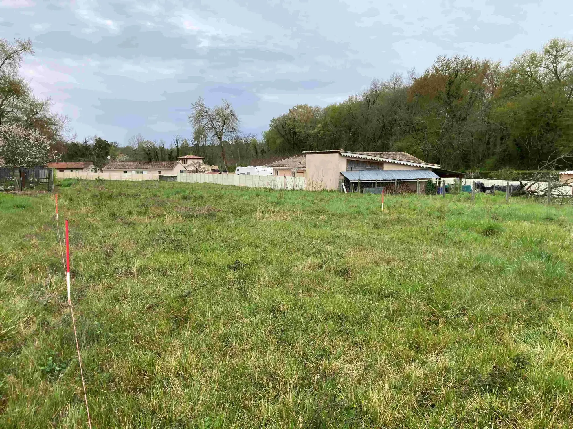 Terrain constructible à Cadillac-sur-Garonne de 580 m² idéal pour votre projet immobilier 