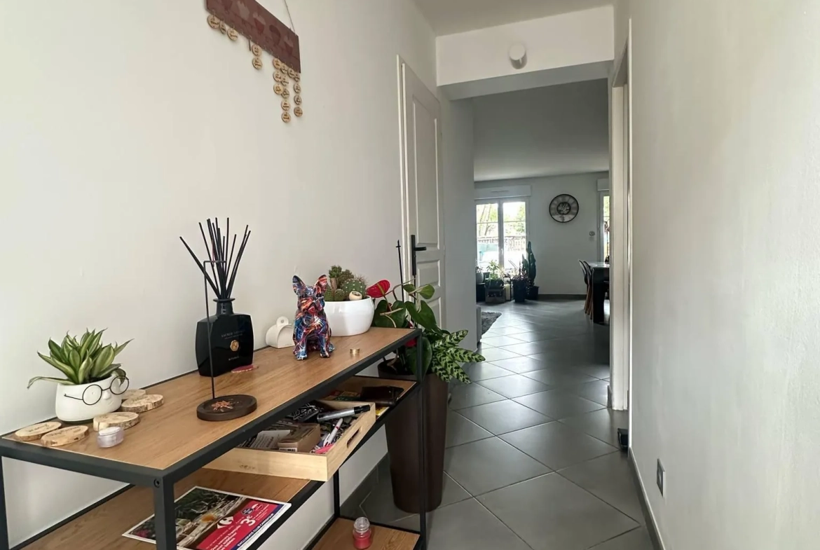 Maison rénovée de 117 m² avec jardin et garage à Laon 