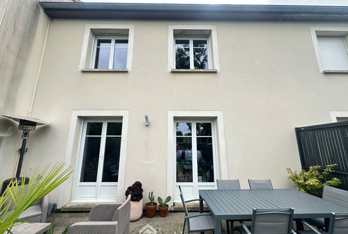 Maison rénovée de 117 m² avec jardin et garage à Laon 