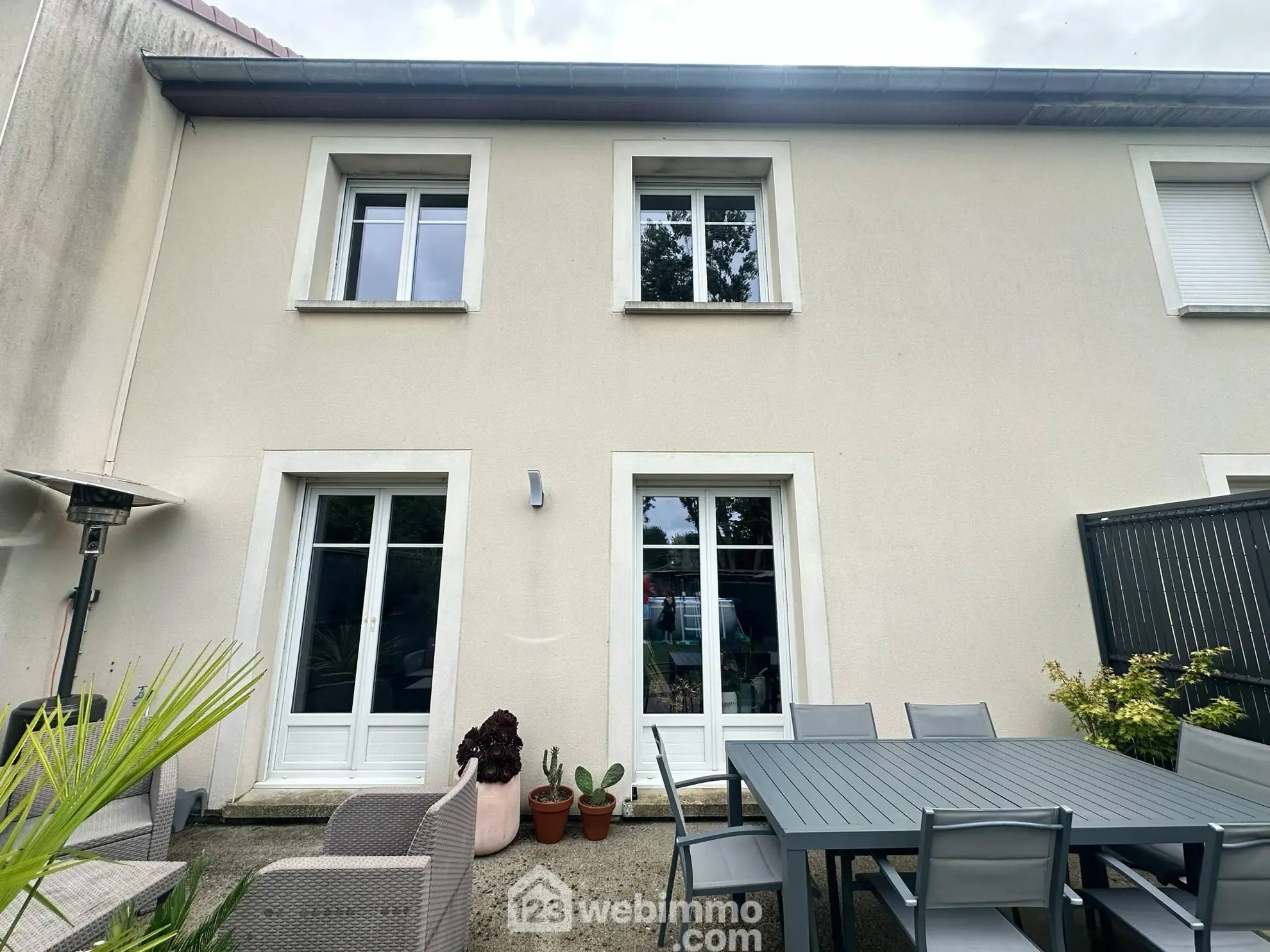 Maison rénovée de 117 m² avec jardin et garage à Laon 