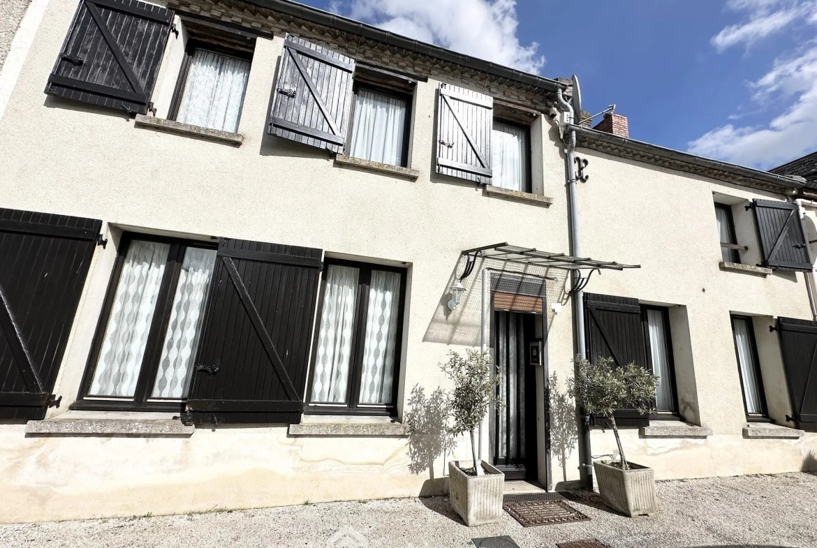 Maison en pierres de 138 m² à vendre à Marchais, 6 pièces, garage et cave 