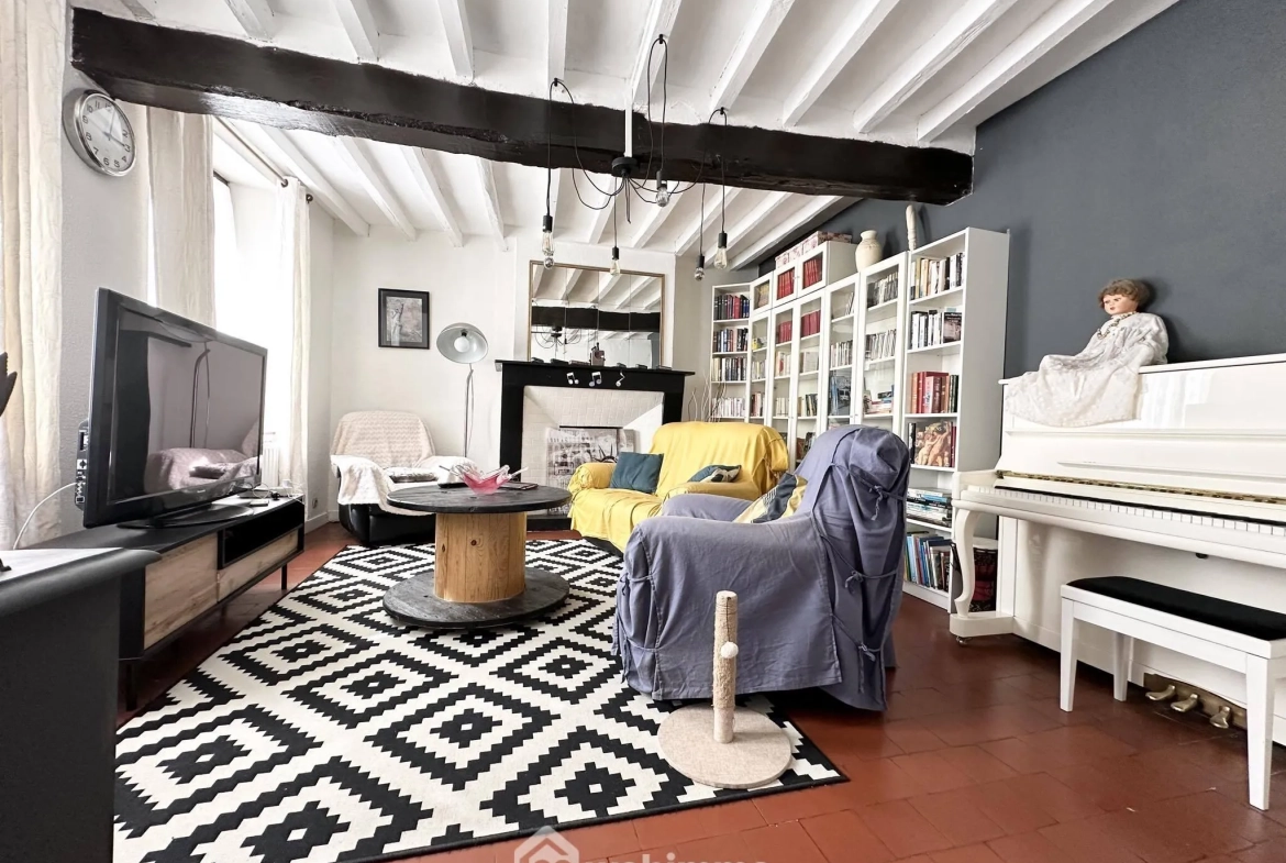 Maison en pierres de 138 m² à vendre à Marchais, 6 pièces, garage et cave 