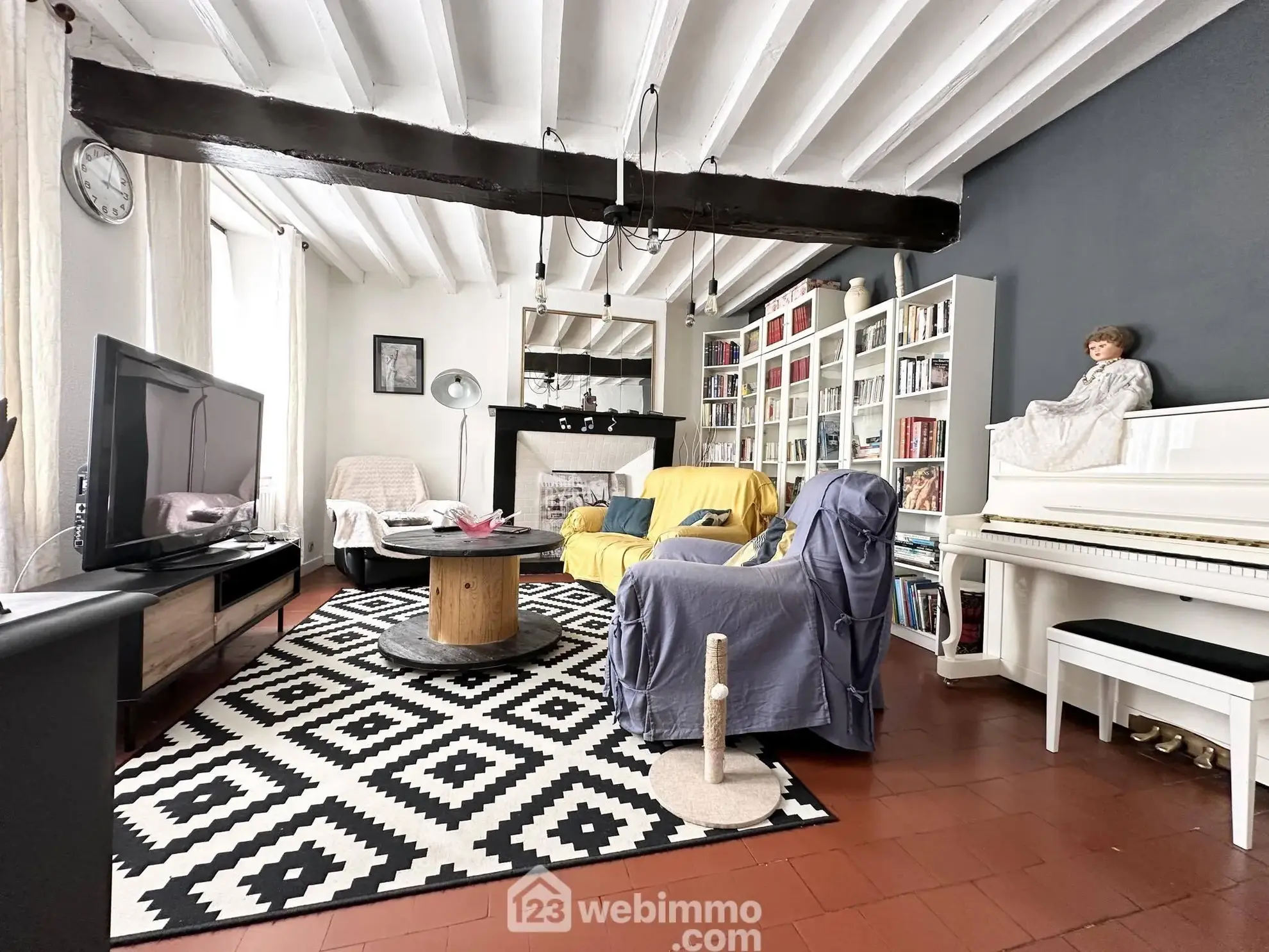 Maison en pierres de 138 m² à vendre à Marchais, 6 pièces, garage et cave 