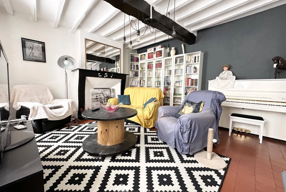 Maison en pierres de 138 m² à vendre à Marchais, 6 pièces, garage et cave 
