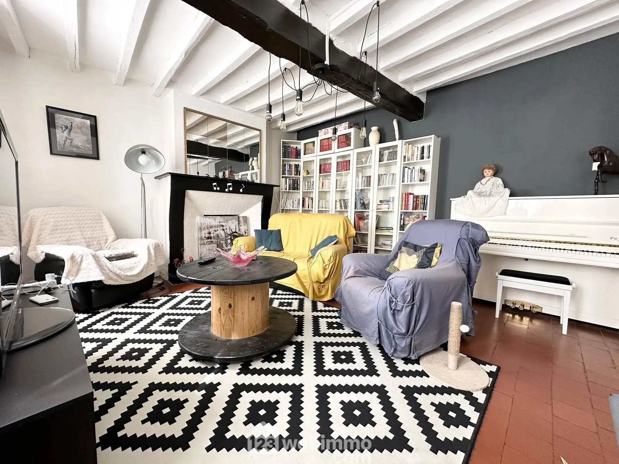 Maison en pierres de 138 m² à vendre à Marchais, 6 pièces, garage et cave 