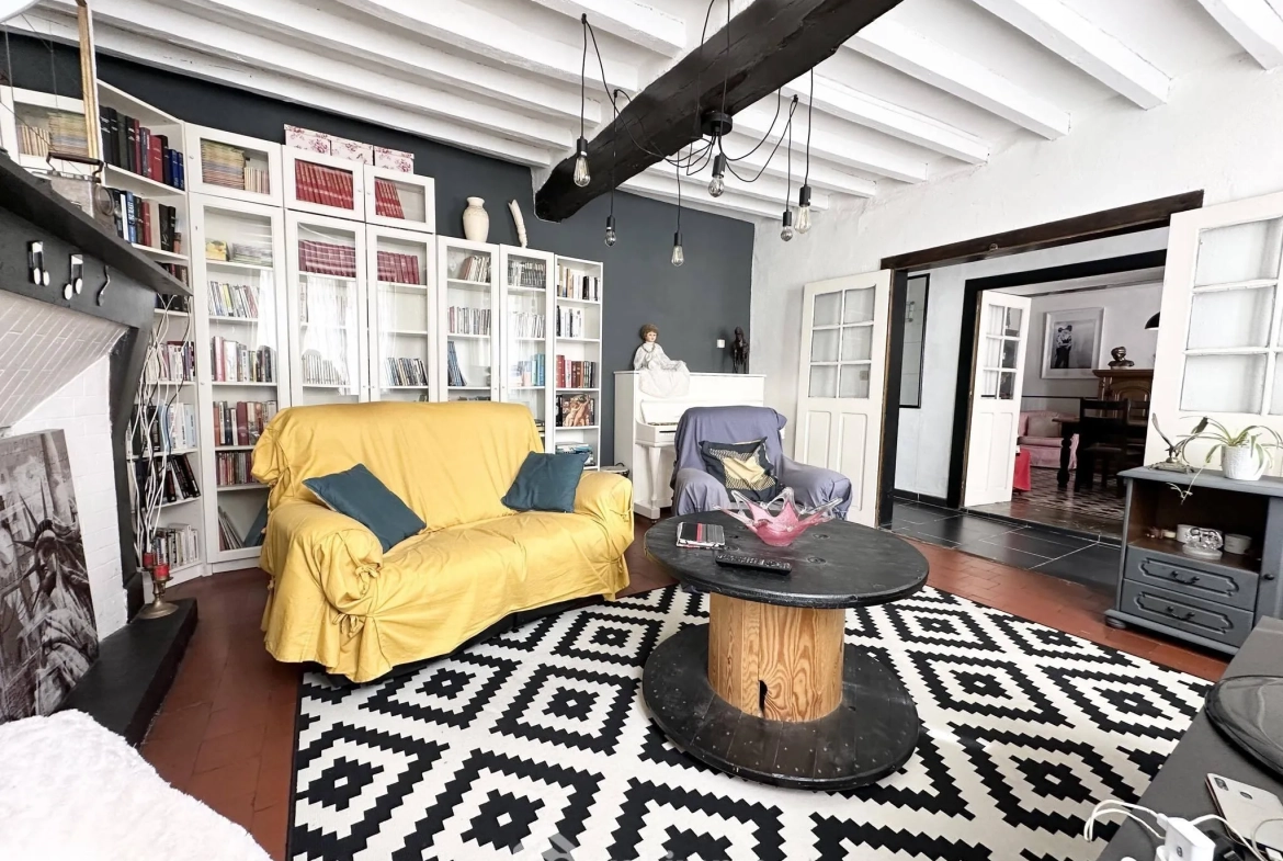 Maison en pierres de 138 m² à vendre à Marchais, 6 pièces, garage et cave 