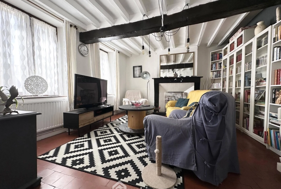 Maison en pierres de 138 m² à vendre à Marchais, 6 pièces, garage et cave 