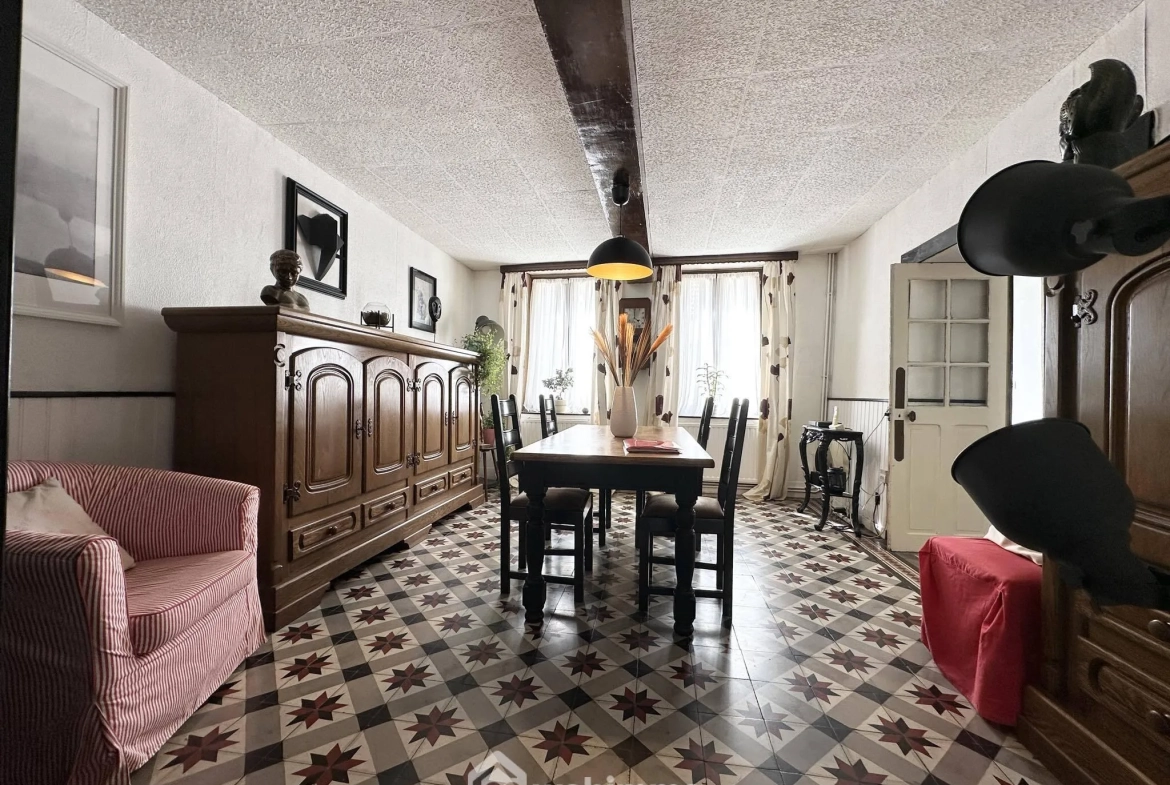 Maison en pierres de 138 m² à vendre à Marchais, 6 pièces, garage et cave 