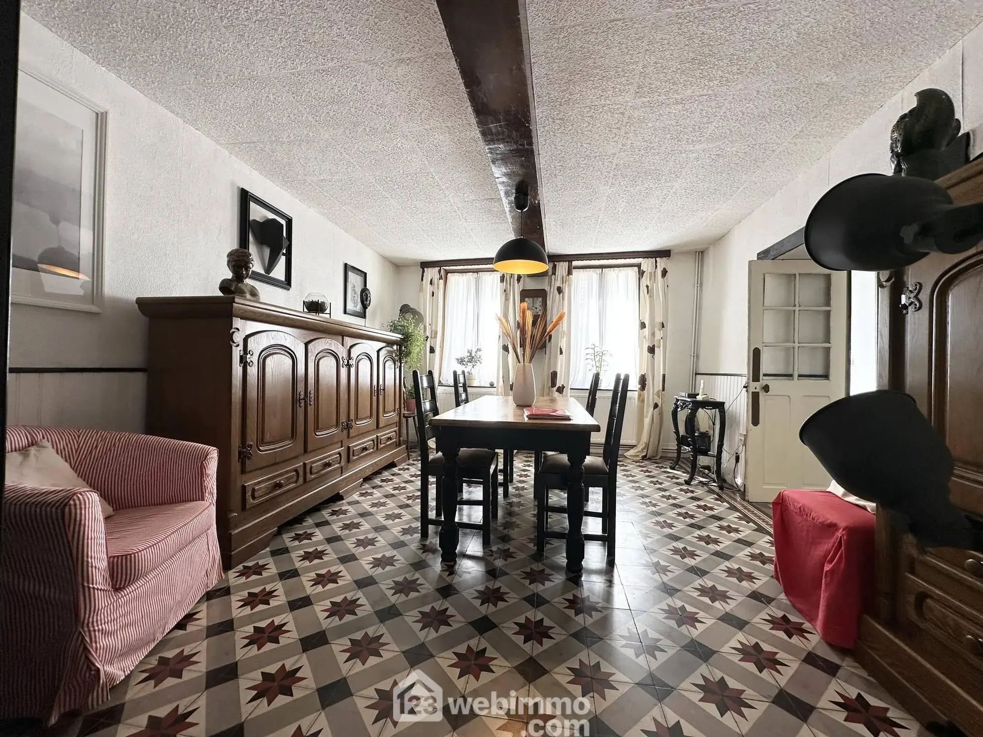 Maison en pierres de 138 m² à vendre à Marchais, 6 pièces, garage et cave 