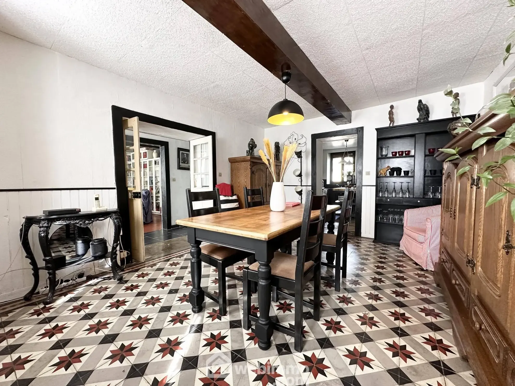 Maison en pierres de 138 m² à vendre à Marchais, 6 pièces, garage et cave 
