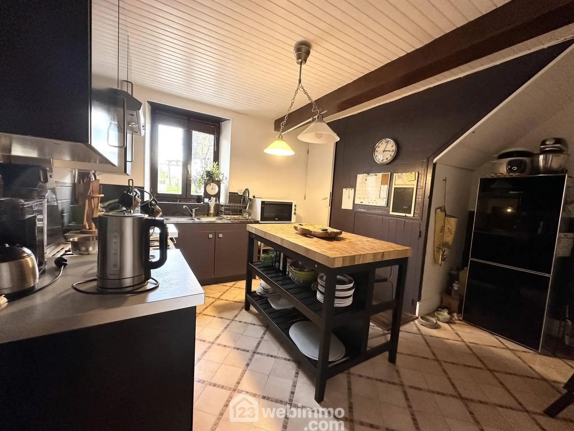 Maison en pierres de 138 m² à vendre à Marchais, 6 pièces, garage et cave 