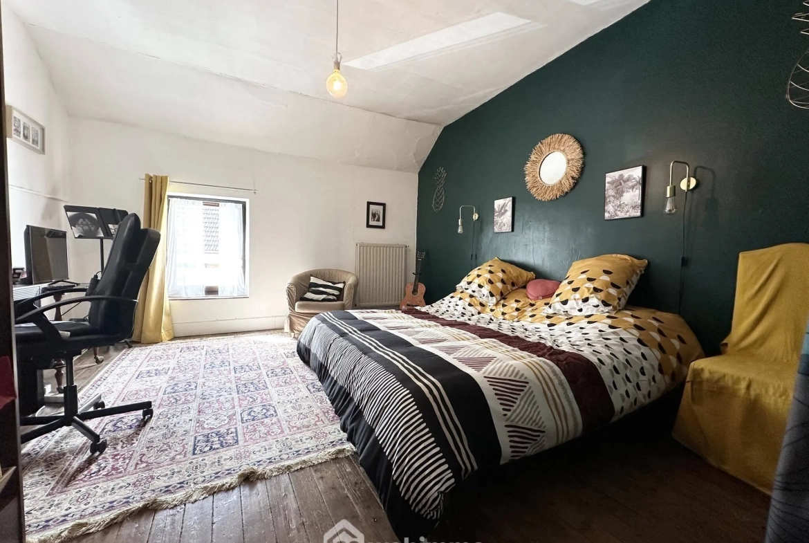 Maison en pierres de 138 m² à vendre à Marchais, 6 pièces, garage et cave 