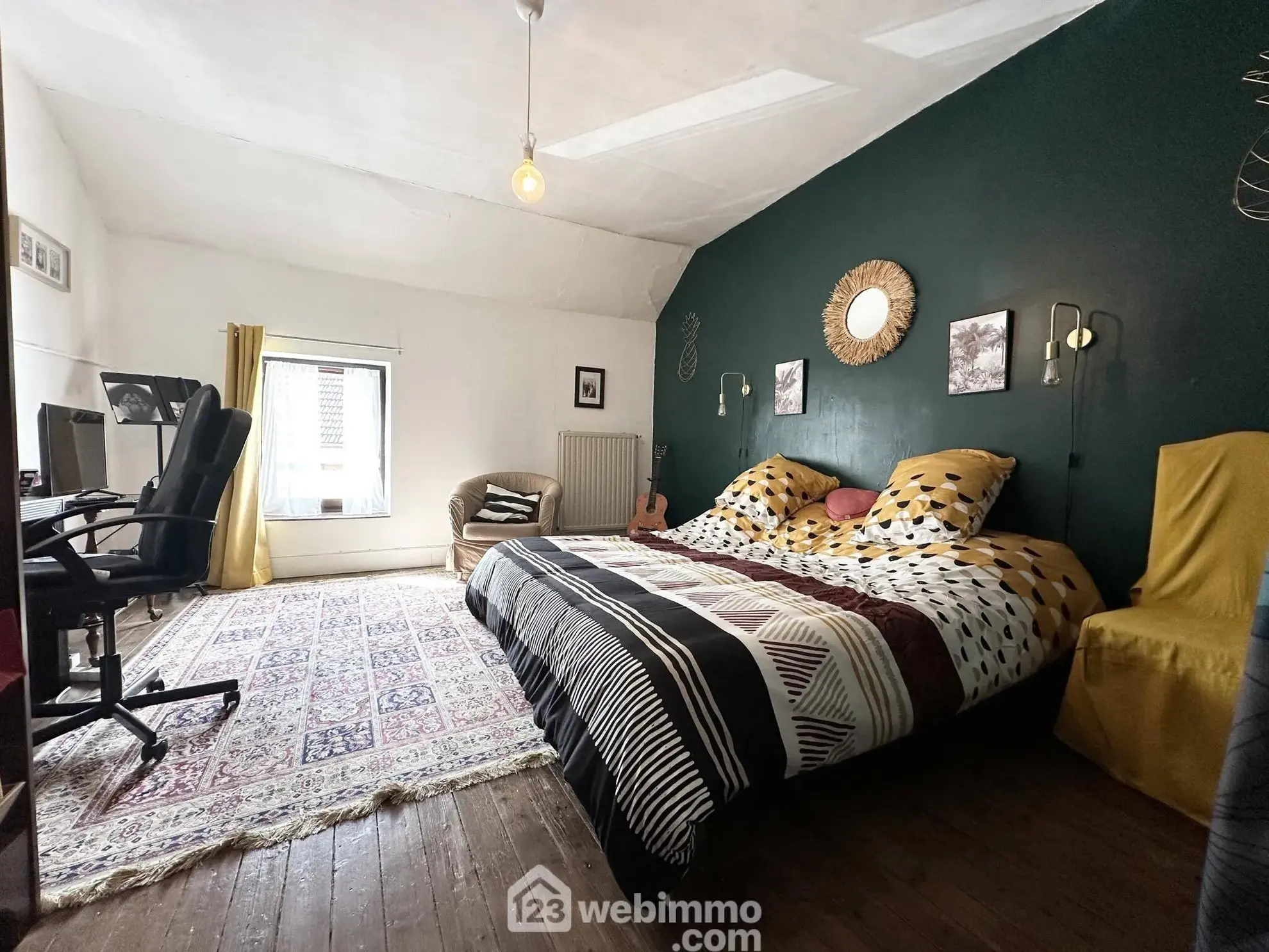 Maison en pierres de 138 m² à vendre à Marchais, 6 pièces, garage et cave 