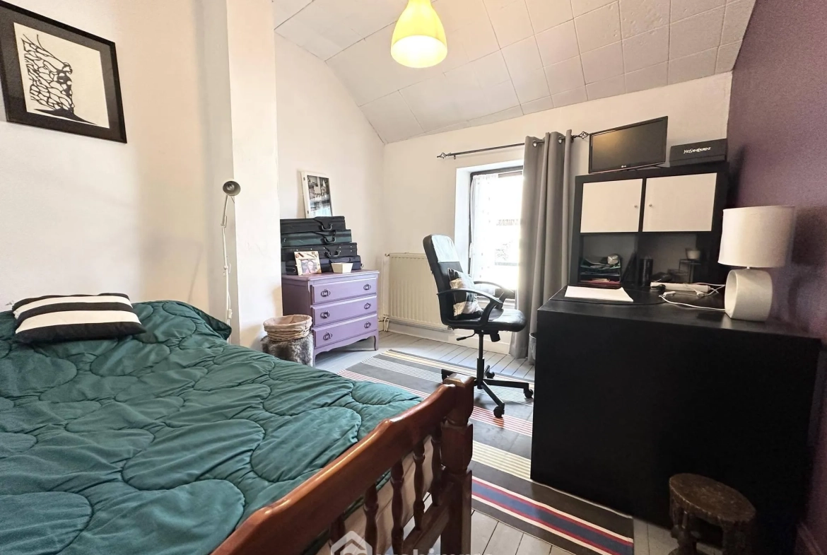 Maison en pierres de 138 m² à vendre à Marchais, 6 pièces, garage et cave 