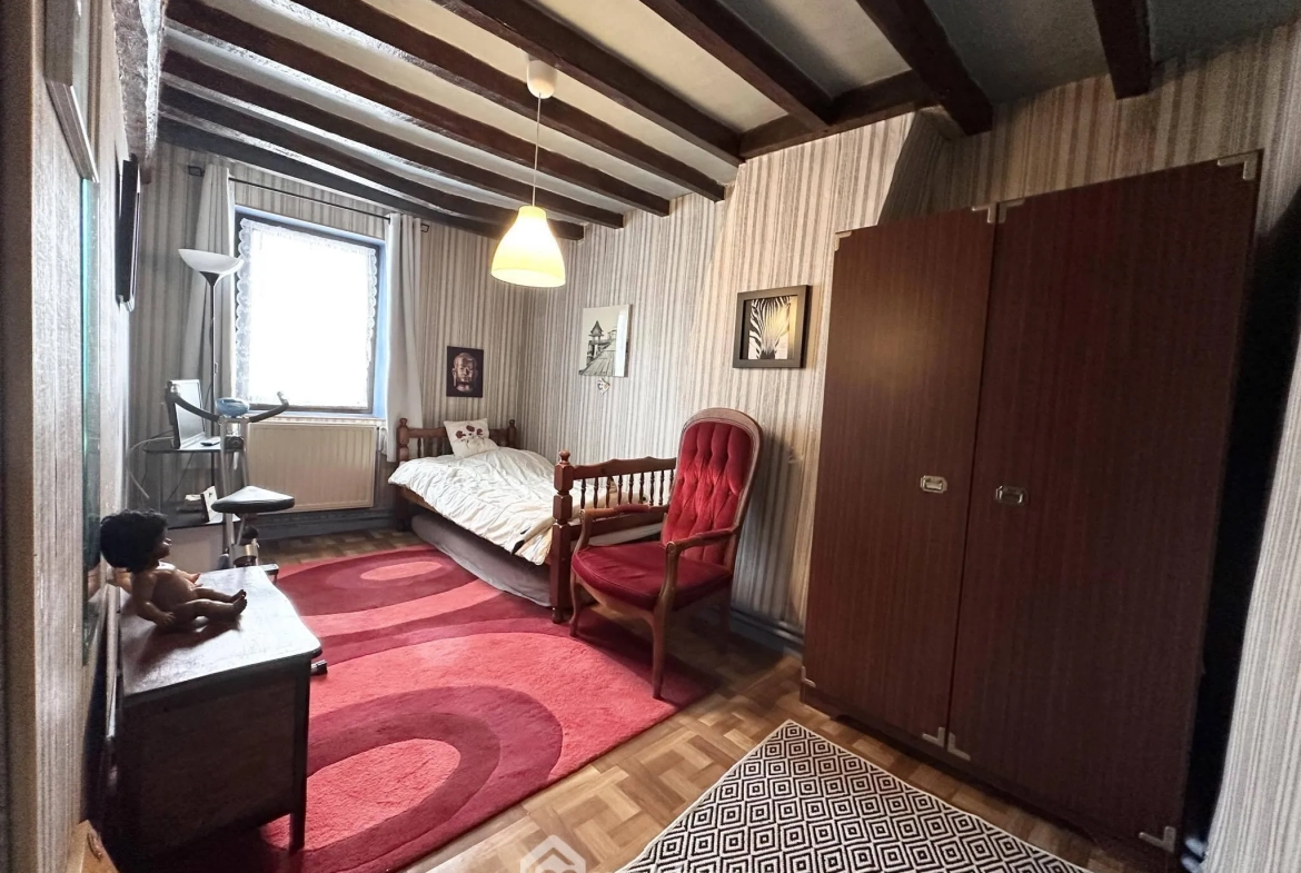 Maison en pierres de 138 m² à vendre à Marchais, 6 pièces, garage et cave 