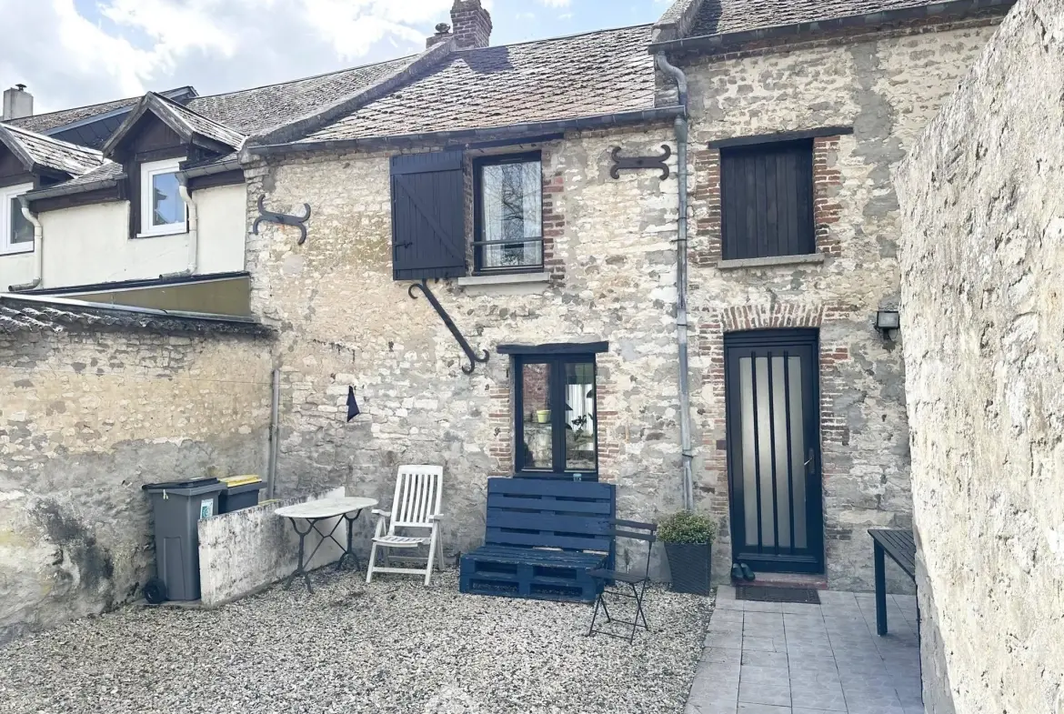 Maison en pierres de 138 m² à vendre à Marchais, 6 pièces, garage et cave 
