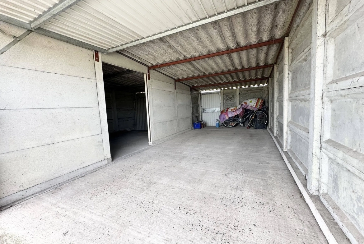 Maison en pierres de 138 m² à vendre à Marchais, 6 pièces, garage et cave 