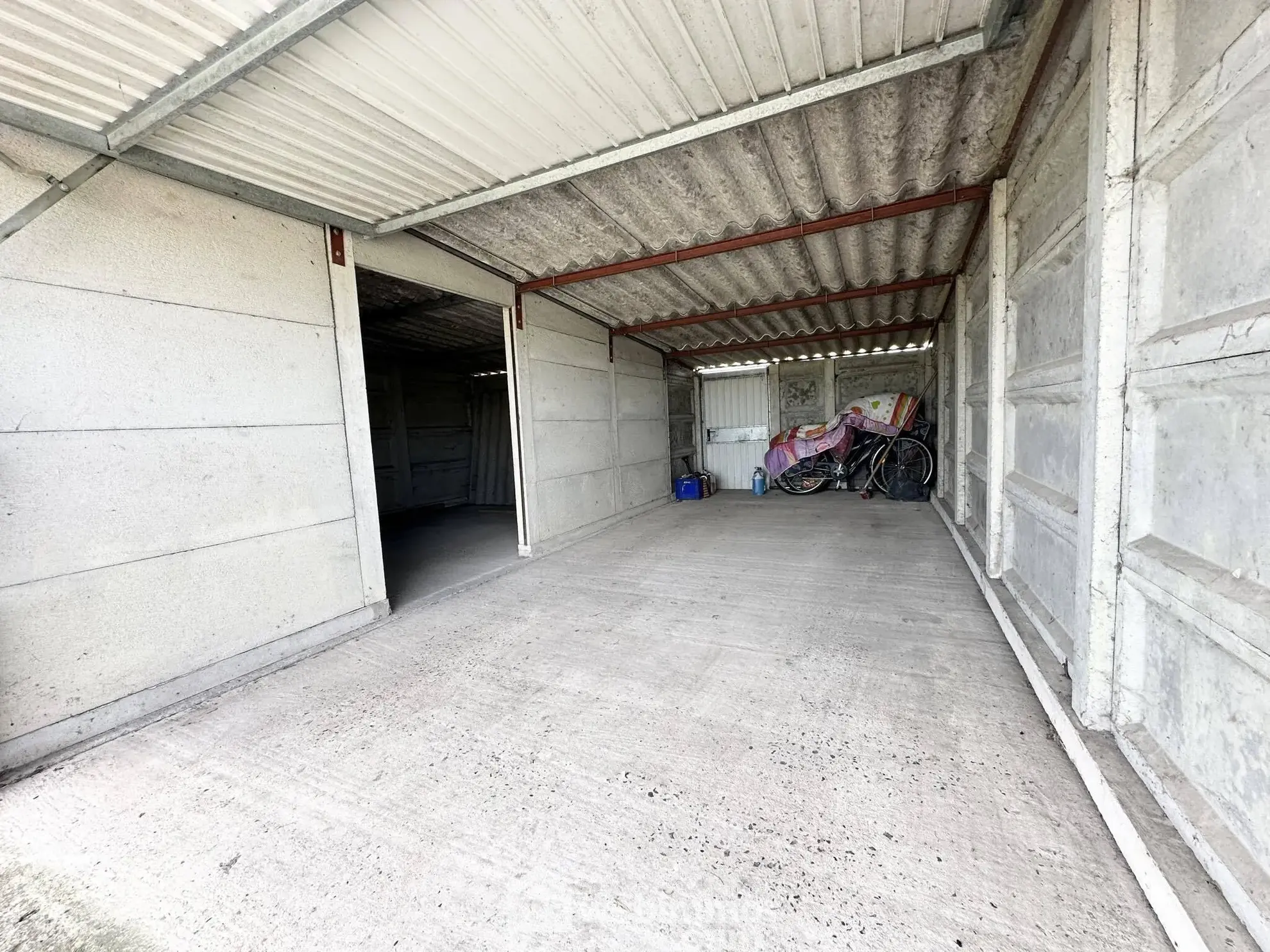 Maison en pierres de 138 m² à vendre à Marchais, 6 pièces, garage et cave 