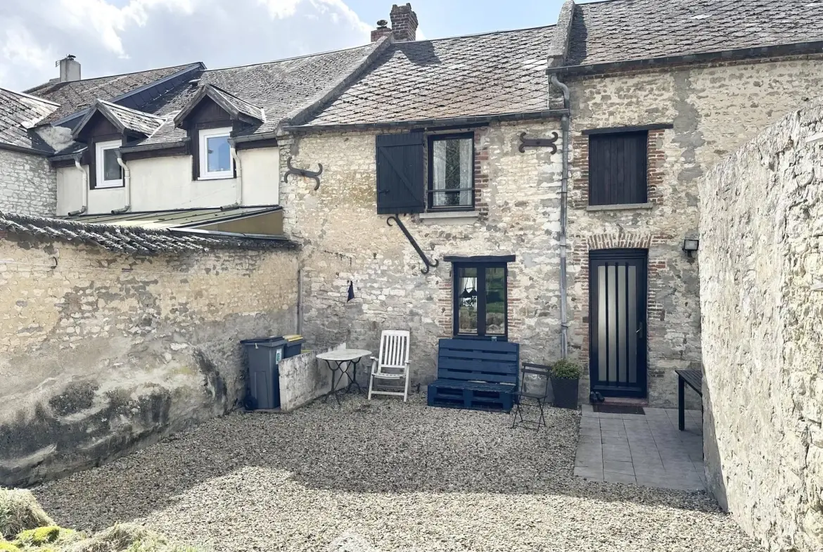 Maison en pierres de 138 m² à vendre à Marchais, 6 pièces, garage et cave 