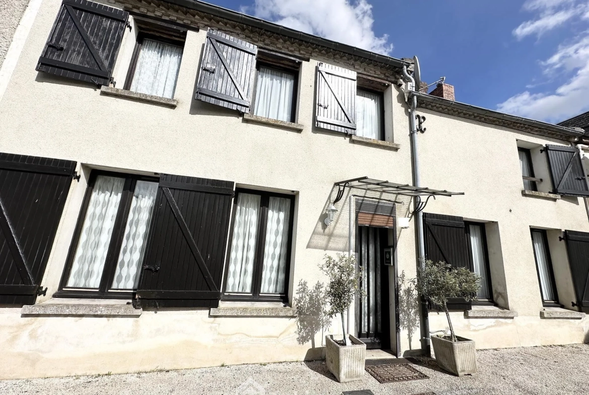 Maison en pierres de 138 m² à vendre à Marchais, 6 pièces, garage et cave 