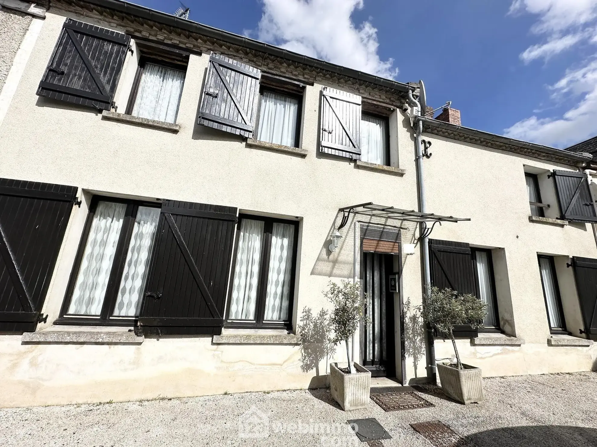 Maison en pierres de 138 m² à vendre à Marchais, 6 pièces, garage et cave 