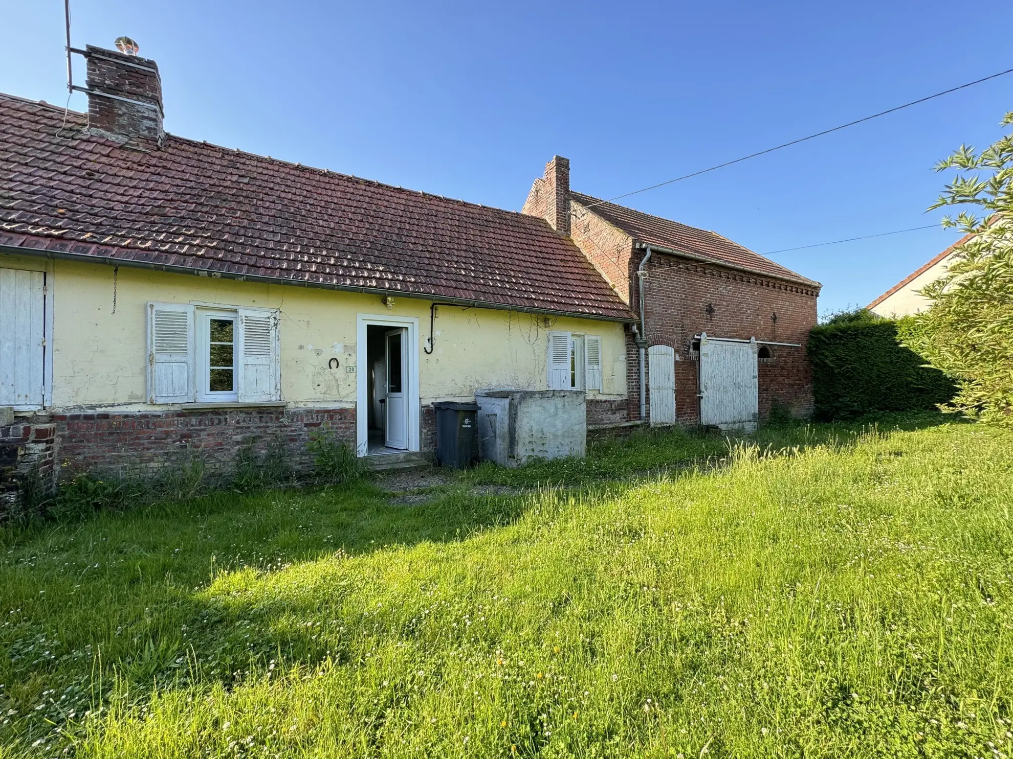 Maison de village à rénover à Erches près de Roye - Projet à remettre au goût du jour 