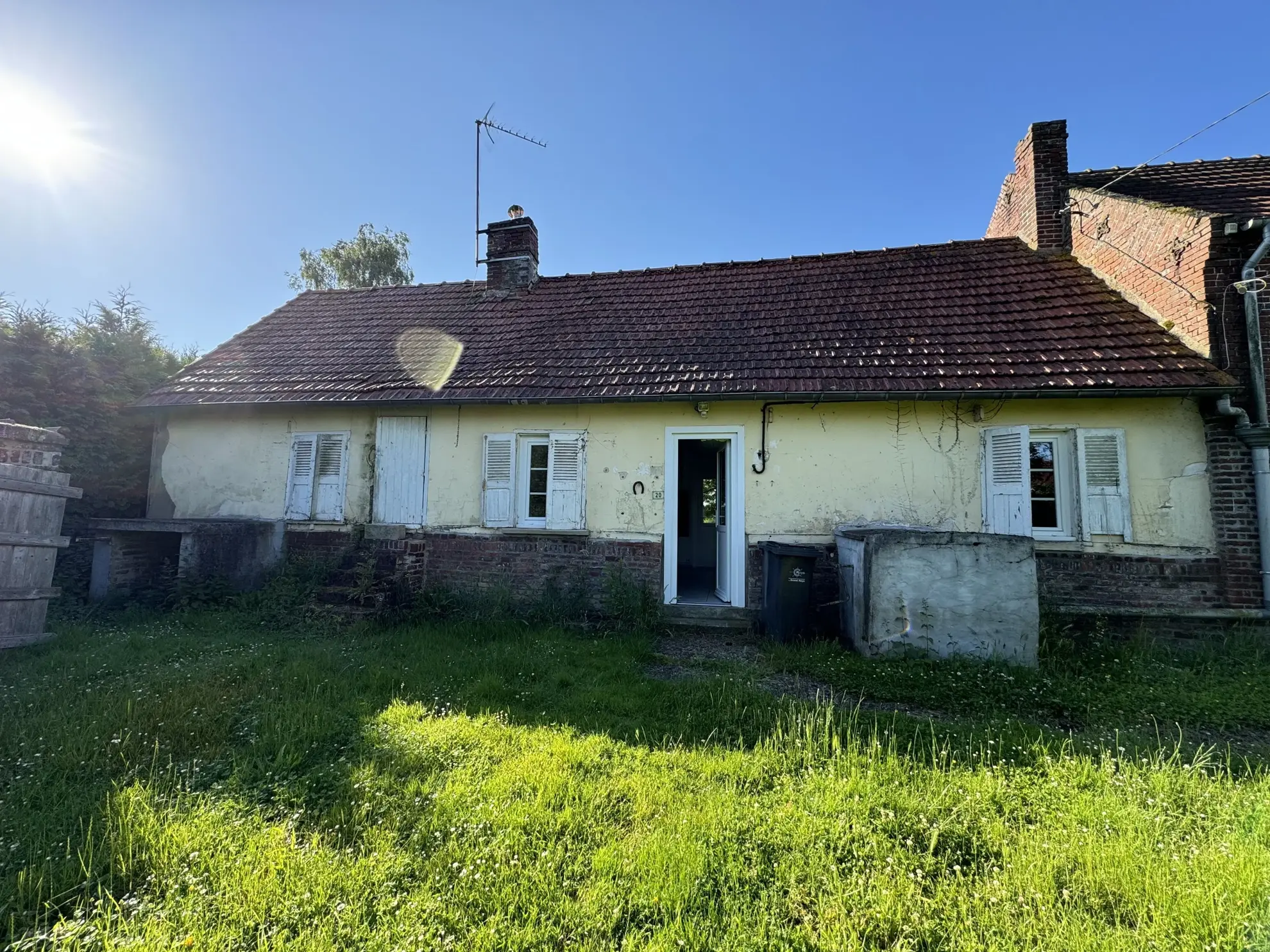 Maison de village à rénover à Erches près de Roye - Projet à remettre au goût du jour 