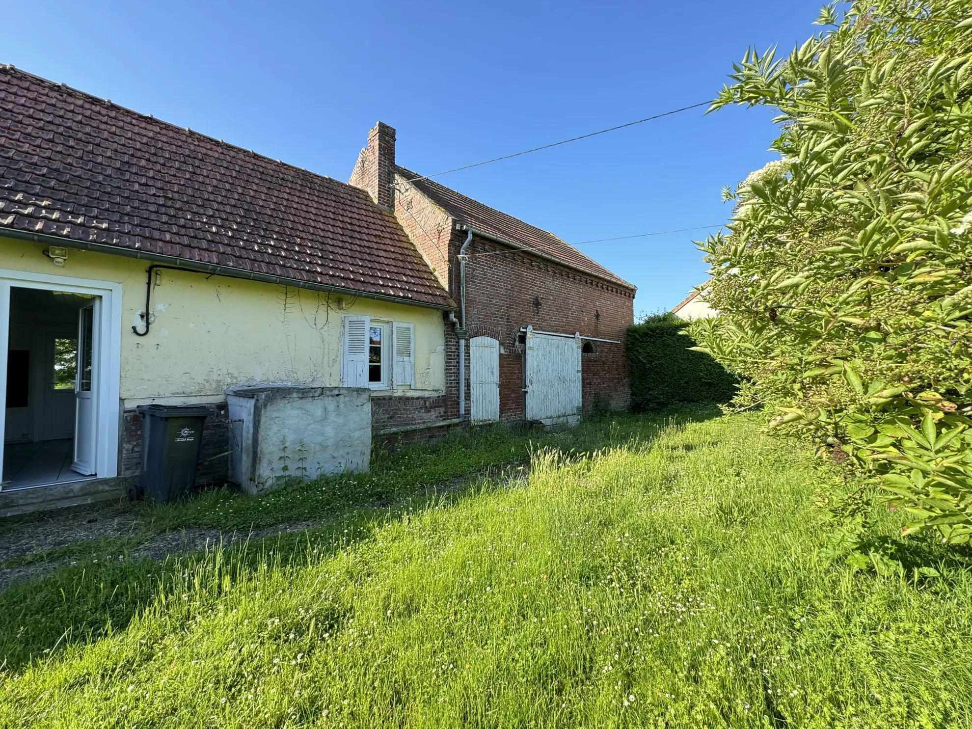 Maison de village à rénover à Erches près de Roye - Projet à remettre au goût du jour 