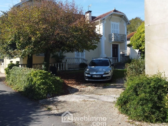 Ferme avec maison, commerce et hangars à Casteide-Candau - Investissement potentiel
