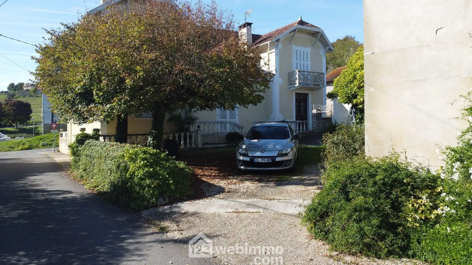 Ferme avec maison, commerce et hangars à Casteide-Candau - Investissement potentiel 