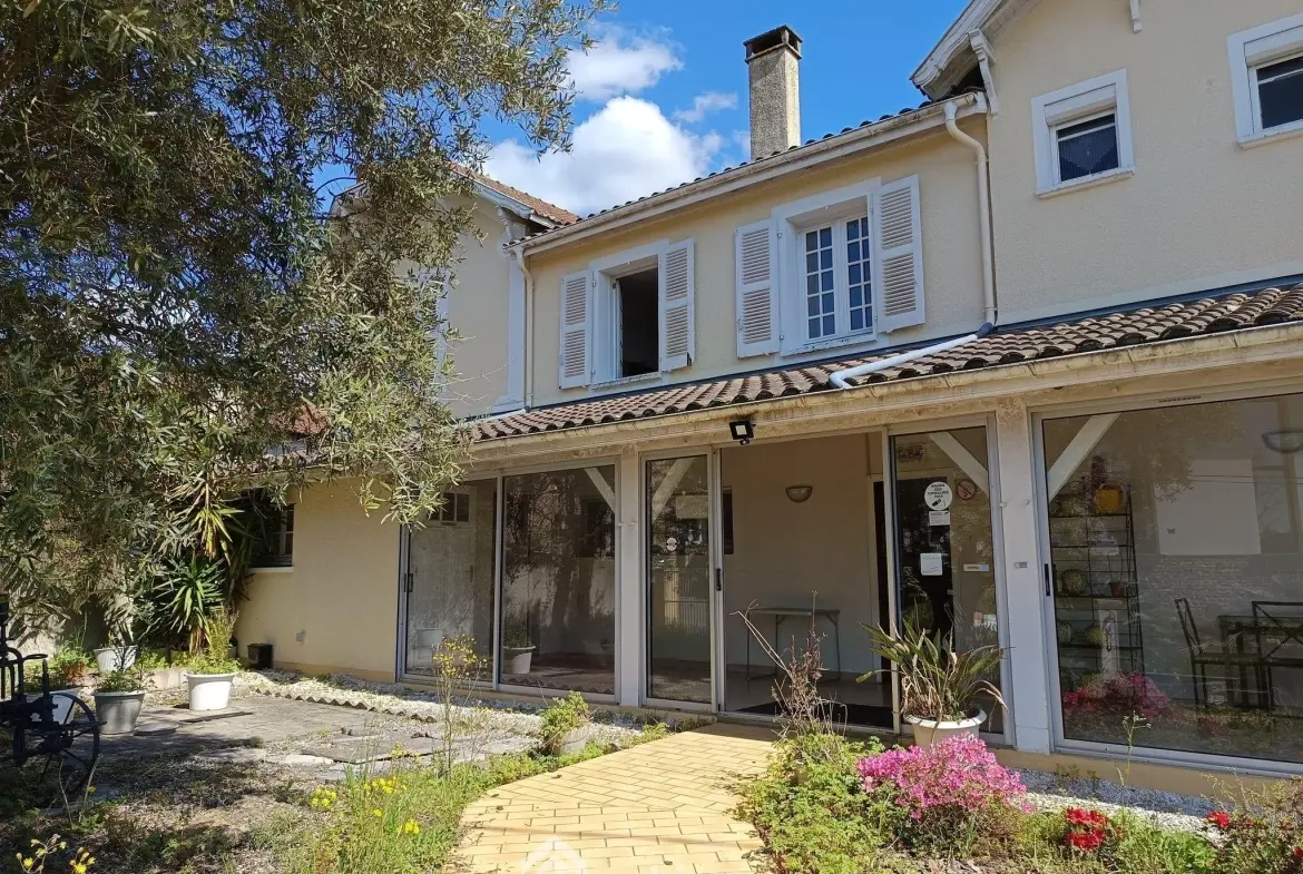 Ferme avec maison, commerce et hangars à Casteide-Candau - Investissement potentiel 