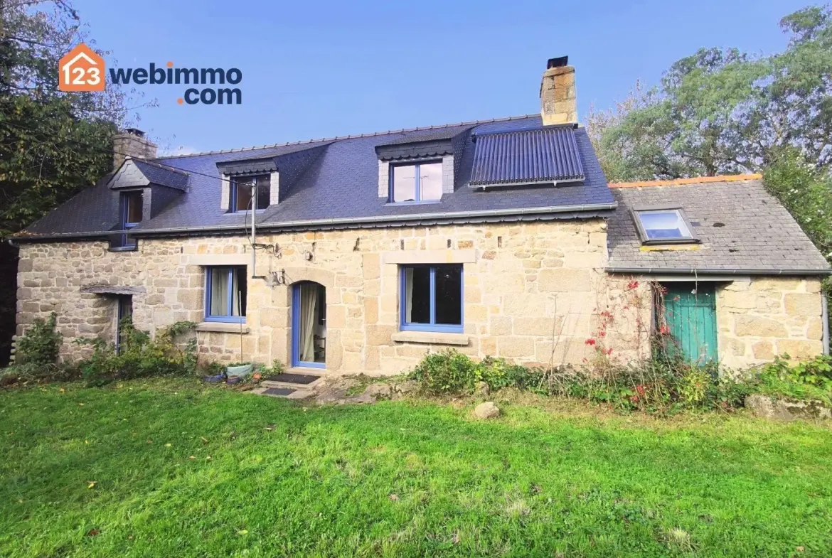 Maison individuelle de charme à Vieux-Marché avec dépendance et grand terrain 