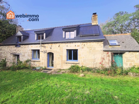 Maison individuelle de charme à Vieux-Marché avec dépendance et grand terrain