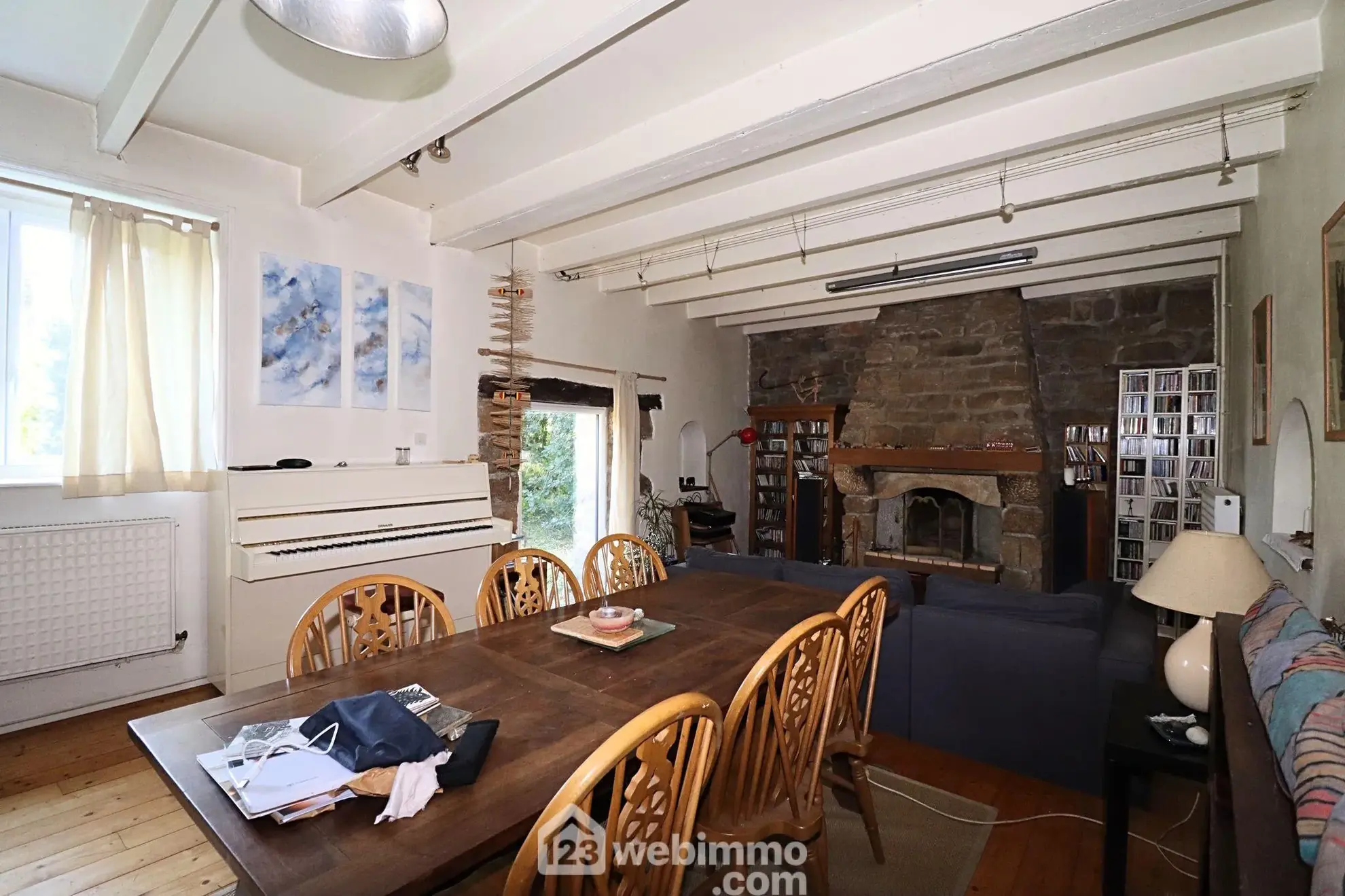 Maison individuelle de charme à Vieux-Marché avec dépendance et grand terrain 